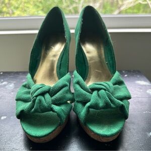 H&M Elegant Green Women's Shoes with Bow Detail & wedge heel, US sz 6.5